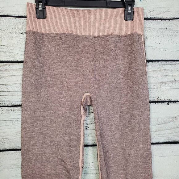 Victoria’s Secret PINK Active Women’s Leggings Size L Rose Pink Seamless Stretch - Picture 2 of 10